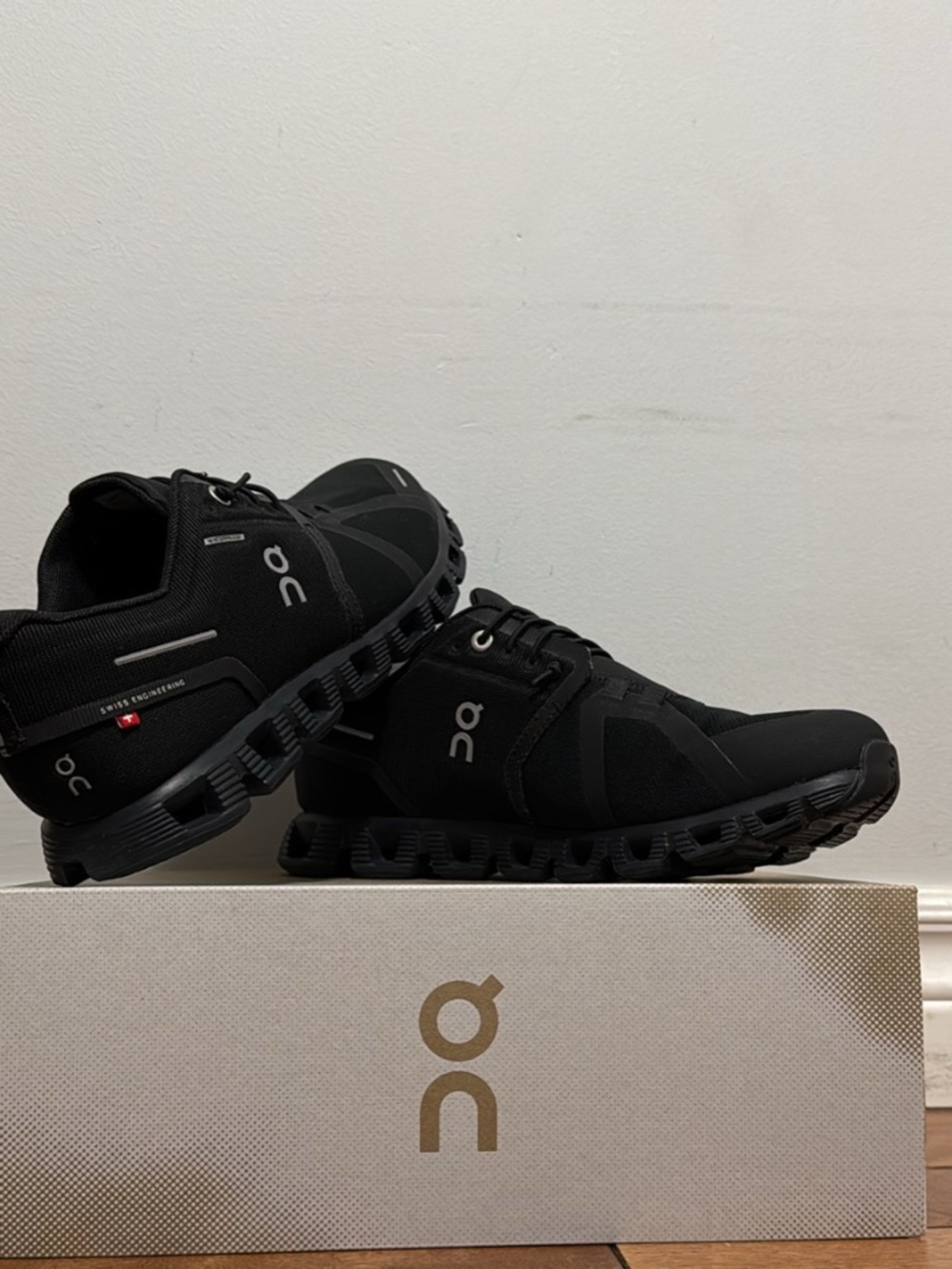 On Cloud 5 Waterproof All Black Women’s 8.5 – Original Box